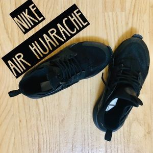 Nike Air Huarache boys size 2 All black